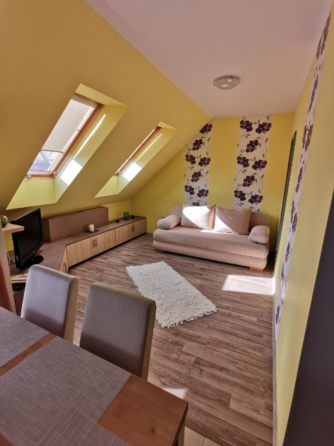Szabo Apartman Sarvar Bagian luar foto
