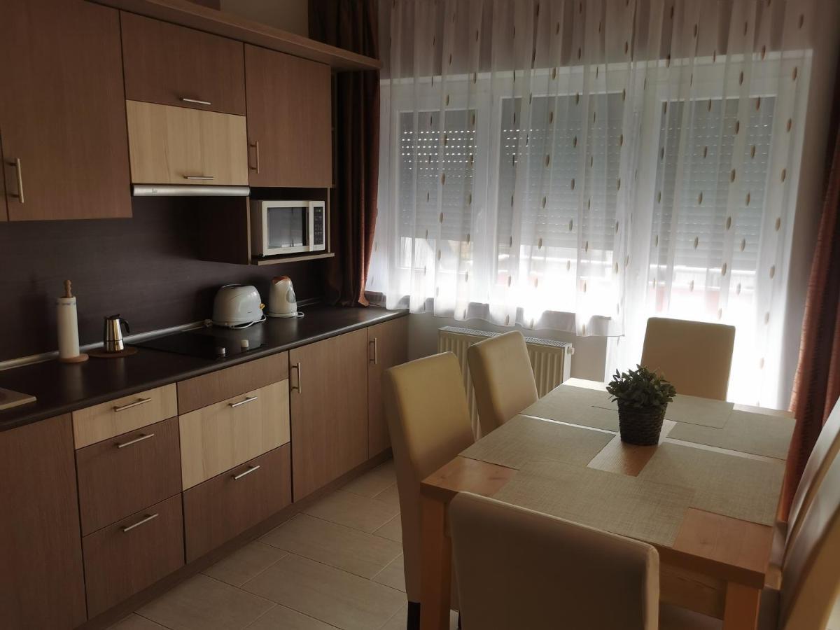 Szabo Apartman Sarvar Bagian luar foto